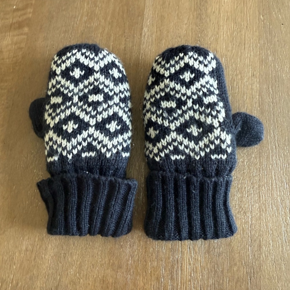 Black and White Knit Mittens 6-12M
